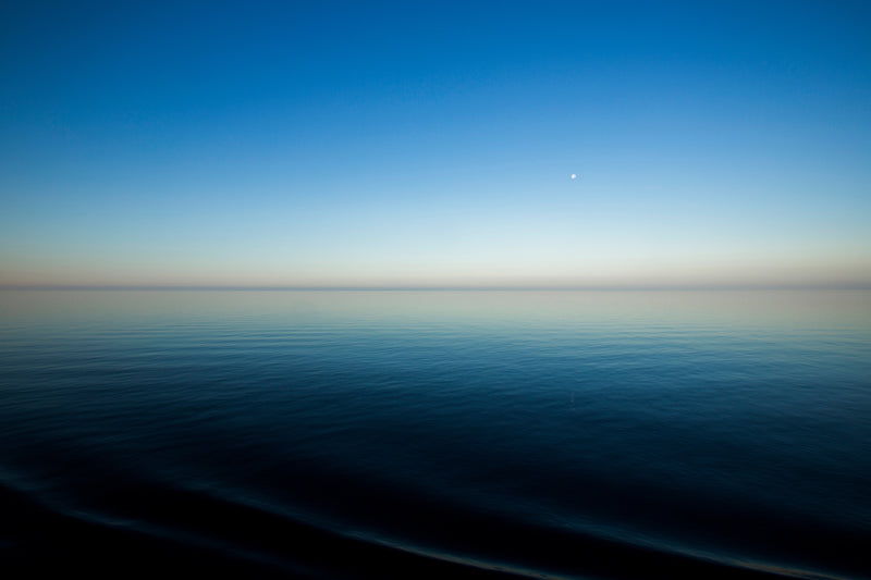 〈 海を纏うスカーフ 〉Moonlight before sunrising, Adriatic Sea